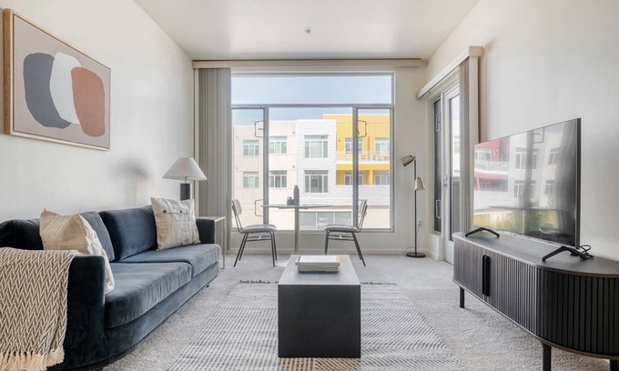 Evergreen Park Apartment | Ideal Palo Alto 2BR w/AC, Pool & W/D, walkable location, by Blueground