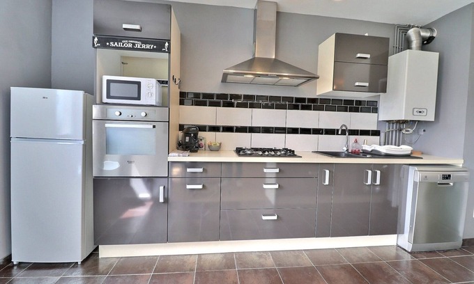 Troyes Apartment | ideal PRO/family*WiFi*private parking*quiet