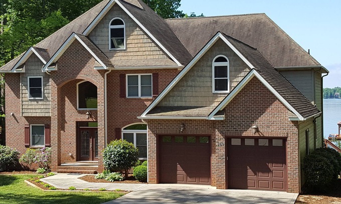 Mooresville House | Ideal spacious four level Vacation home of Lake Norman.