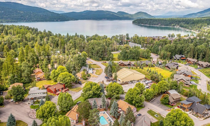 Whitefish Condo | Ideally Located Home Close to Lake & Activities w/Shared Hot Tub & WiFi -Dogs OK