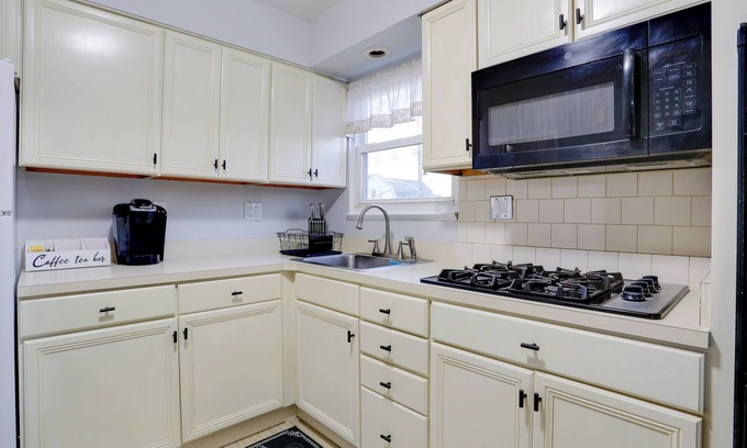 Greenville House | Ideally Located Jersey City Home, 8 Mi to NYC