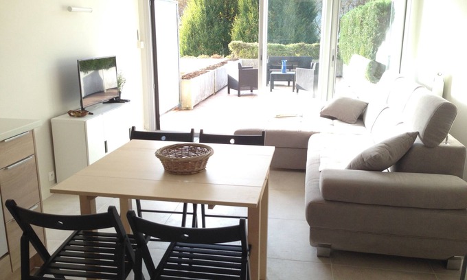 Aix-les-Bains Apartment | Ideally located on the harbor in the fresh air of the lake! perfect to accommodate 4