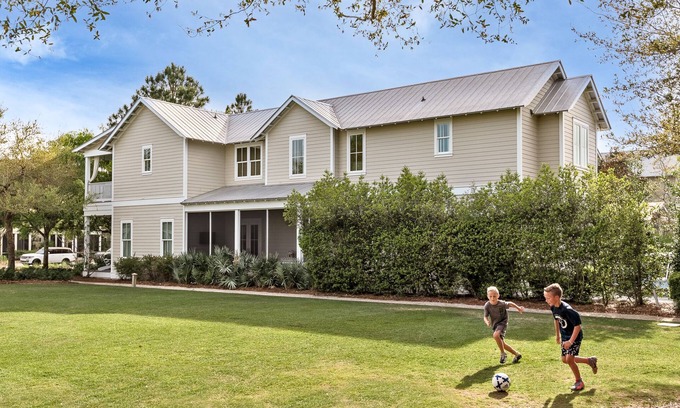 Watercolor House | Ideally Situated WaterColor Home