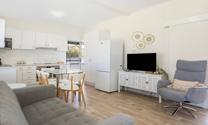Culburra Beach House | Idle Hours - Pet Friendly - 5 Mins Walk to Beach