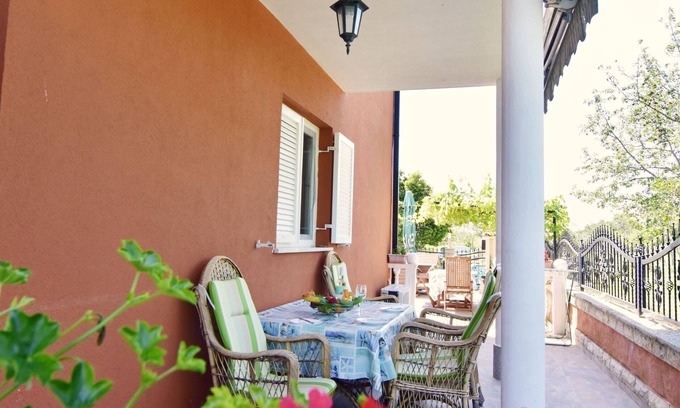 Valica Apartment | Idyllic apartment in Valizza-Umag surrounded by greenery, air-conditioned, WiFi