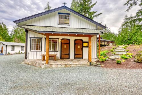 Anacortes House | Idyllic Cozy Cabin Haven near Whistle Lake in Washington
