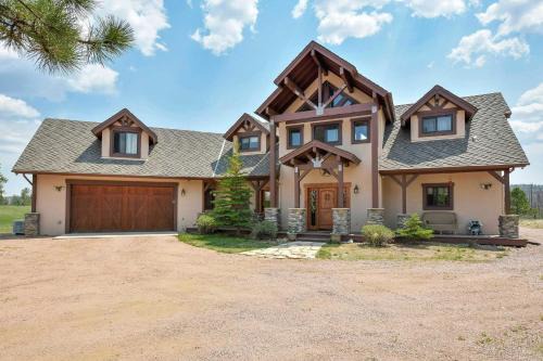 Florissant House | Idyllic Florissant Cabin with Patio and Hot Tub!