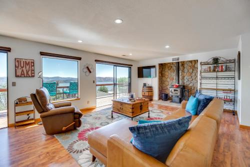 Kelseyville House | Idyllic Kelseyville Home with 2 Decks and Views!