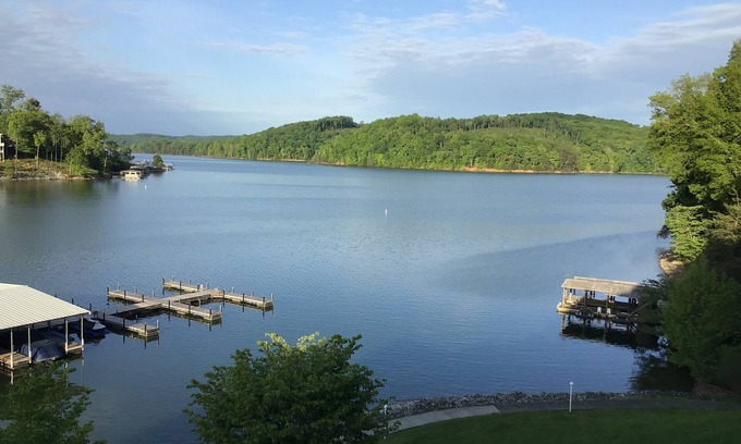 La Follette Condo | Idyllic Lake Front Condo for perfect peace & happiness