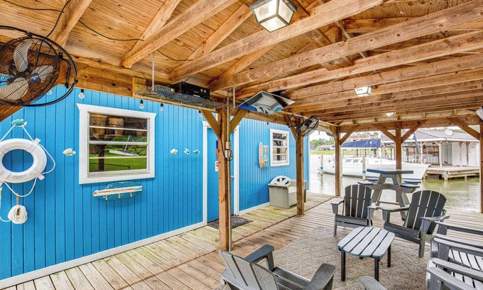 Smith County House | Idyllic Lakefront Retreat w/Dock & Boat House!
