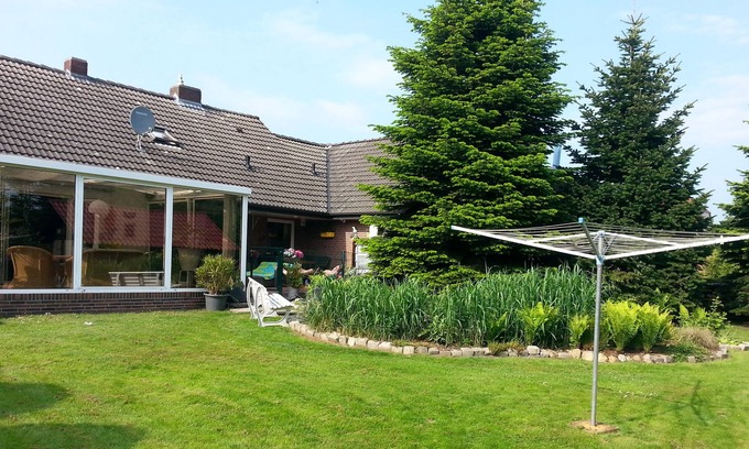 Leezdorf Apartment | idyllic location, upper floor, large sunny terrace, barbecue, pets welcome