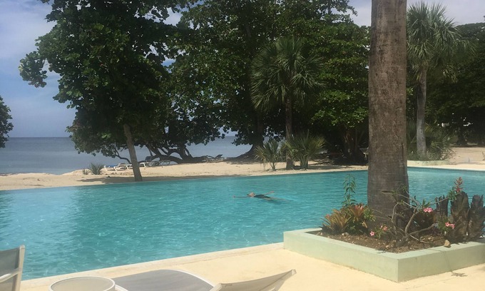 Orange Bay Villa | Idyllic Private Beach Negril 2 Bedroom Property Guests