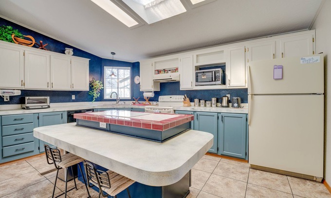 Monitor House | Idyllic Rock Island Home w/Columbia River Views