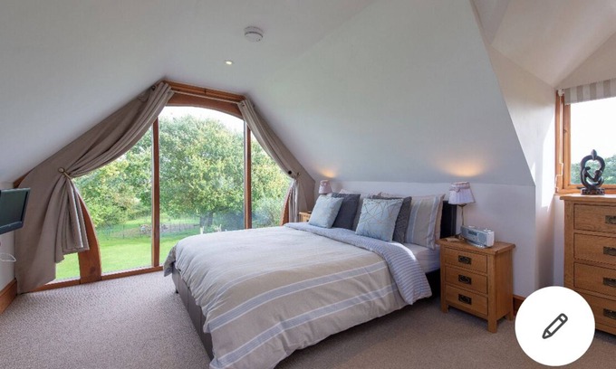 West Buckland Ski Chalet | Idyllic Self Catering Retreat In The Lush Somerset Countryside (near Taunton)