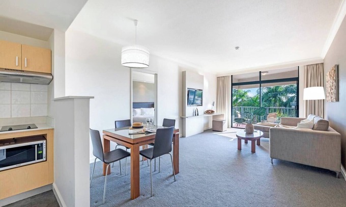 Darwin City Centre Apartment | Idyllic Waterfront Pool Escape with Esplanade View