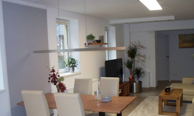 Frohnau Apartment | Idyllische Ferienwohnung in Bestlage in Berlin Frohnau mit Terasse und Garten