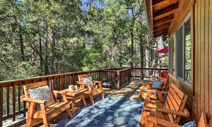 Pine Cove Cabin | Idyllwild-Pine Cove Cabin w/ Expansive Deck!