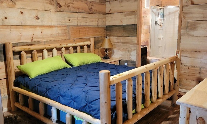 Murphy Cabin | If you want to get away from a busy life this mountain cabin is the place!