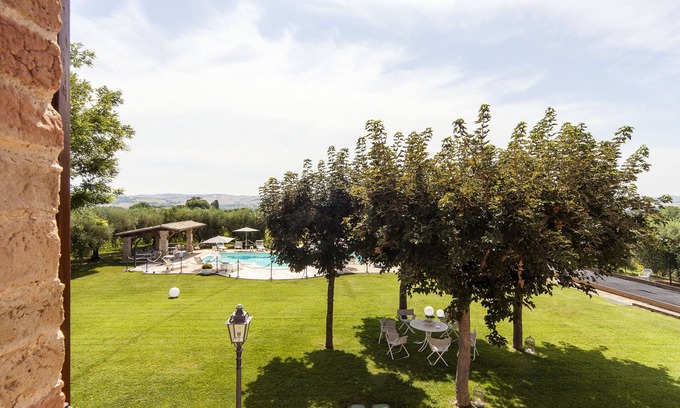 Bettolelle Apartment | Il Ciliegio, app in a typical villa with swimming pool 7km from the sea, Senigallia, Marche