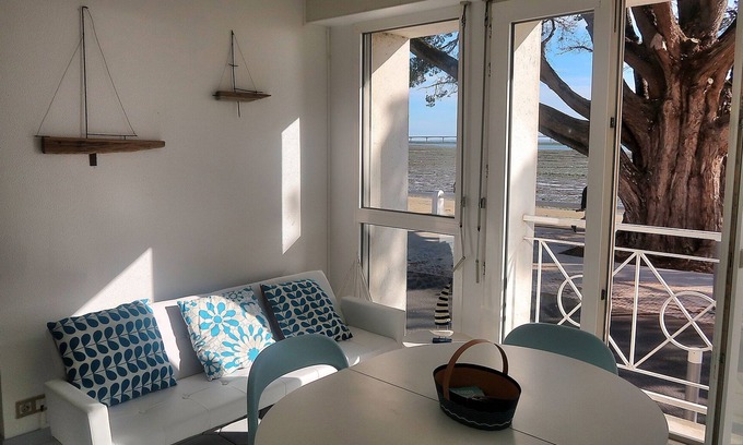 Saint-Trojan-les-Bains Apartment | Ile d'Oleron, St Trojan les Bains, Apartment T2, facing the sea:
