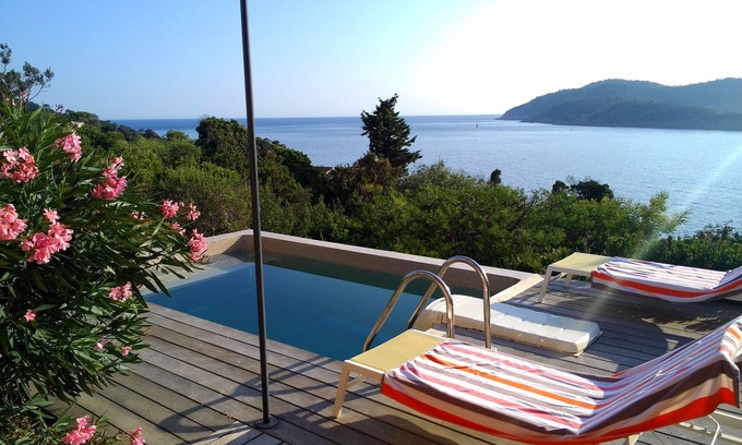 Ile du Levant House | Ile du Levant from October 1 to April 30 "Port Man room"