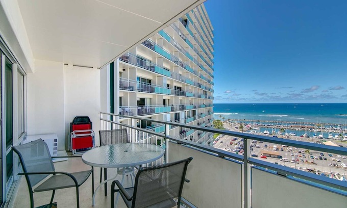 Waikiki Condo | Ilikai 1504 Ocean/Sunset/Marina Views 2 Double Beds, Sofa Bed