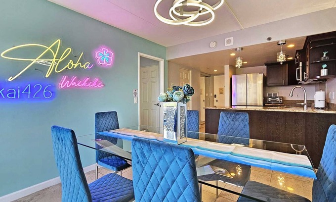 Waikiki Condo | Ilikai 426 2 Bedroom Ocean/Pool Views - 1 K, 2 Full and 2 Q Sofa Beds
