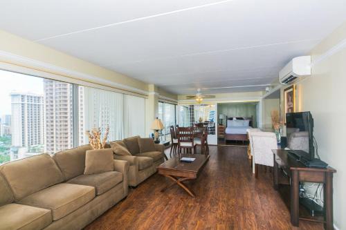 Waikiki Apartment | Ilikai Tower 2109 City View 2BR