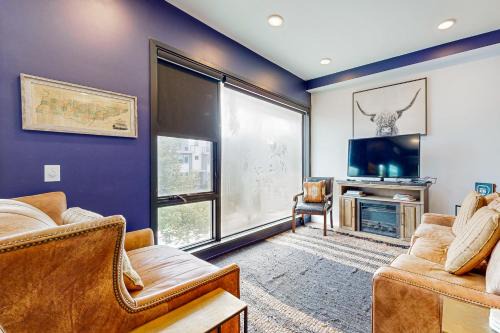 Edgehill Apartment | Illume 305