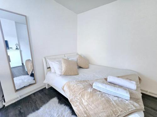 Whitechapel Apartment | Imam - Halliday House