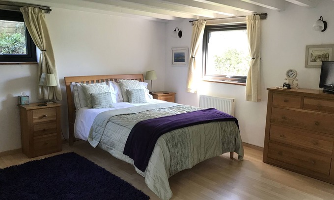 Liskeard Apartment | Immaculate 1-Bed Apartment Cornwall with hot tub