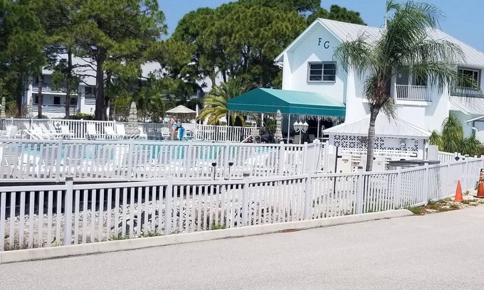 Englewood Condo | Immaculate 1st floor condo - 10 minutes to beaches in Englewood FL!