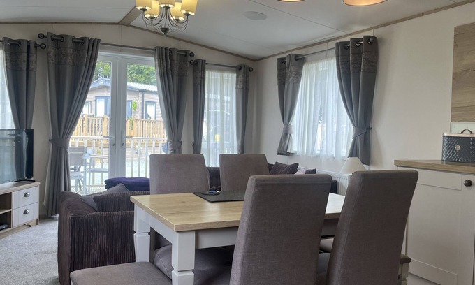 Knott End-on-Sea Cabin | Immaculate 3-Bed Lodge in Out Rawcliffe