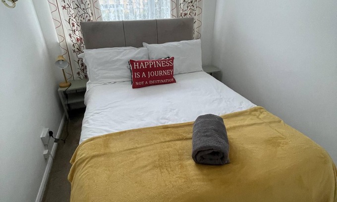 Luton House | Immaculate 3-Bed House in Luton