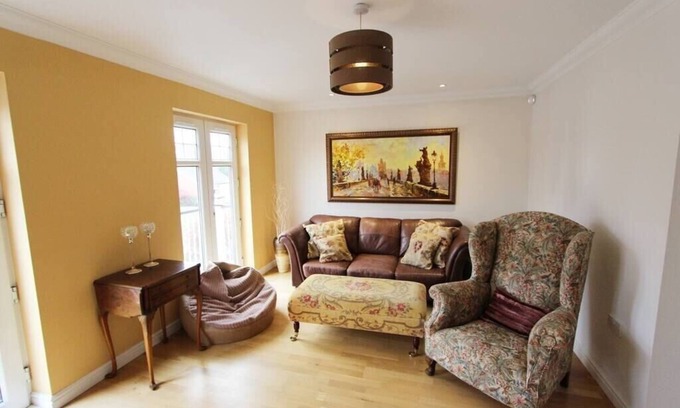 Lee-on-the-Solent House | Immaculate 4BD Family Home in Lee on the Solent
