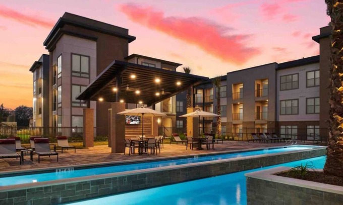College Station Apartment | Immaculate Apartment w/King Bed &Resort Style Pool