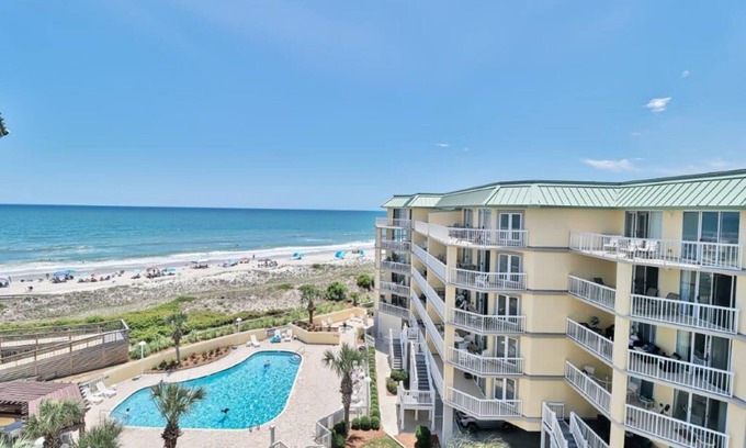 Litchfield by the Sea Condo | Immaculate Beachfront Penthouse