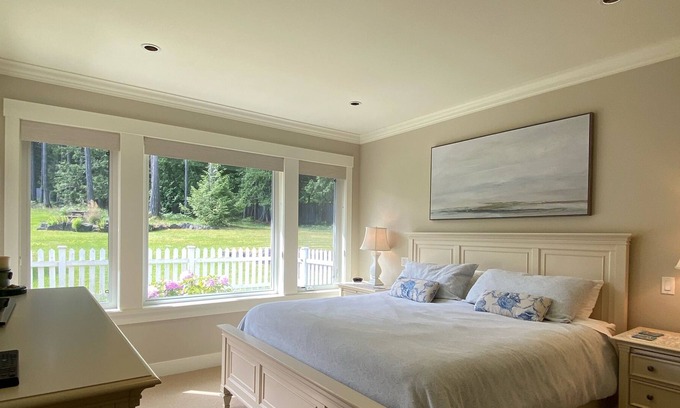 Regional District of Nanaimo Villa | Immaculate, Beautifully designed, Spacious Villa 2 min walk to the Beach