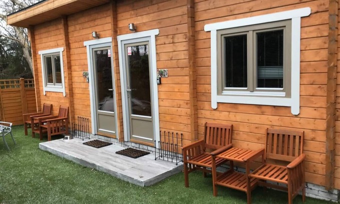 Allanfearn Cabin | Immaculate Cabin 5 mins to Inverness Dog friendly