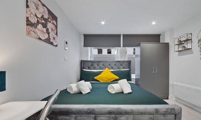 Penge Apartment | Immaculate Ensuite Room Crystal Palace London SE20