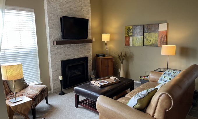 Kimball Junction Condo | Immaculate, Extended Stay or Monthly, KING BED, fully equip. kit., carport, W/D