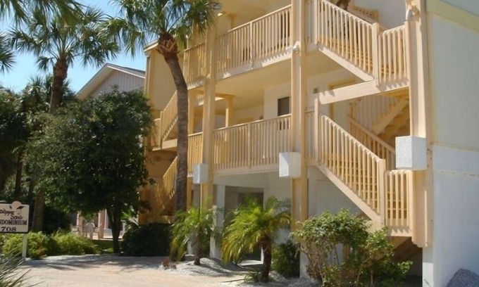Indian Rocks Beach Condo | IMMACULATE, FANTASTIC VIEW, 200 STEPS TO THE GULF. YOU WON’T BE DISAPPOINTED!