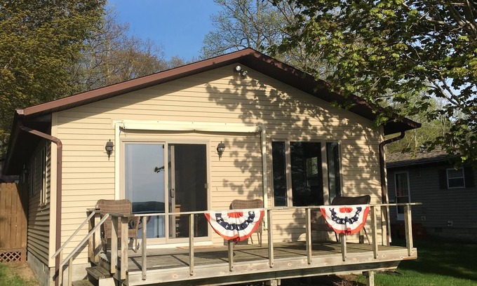 Spruce House | Immaculate Home right on Beautiful Hubbard Lake.