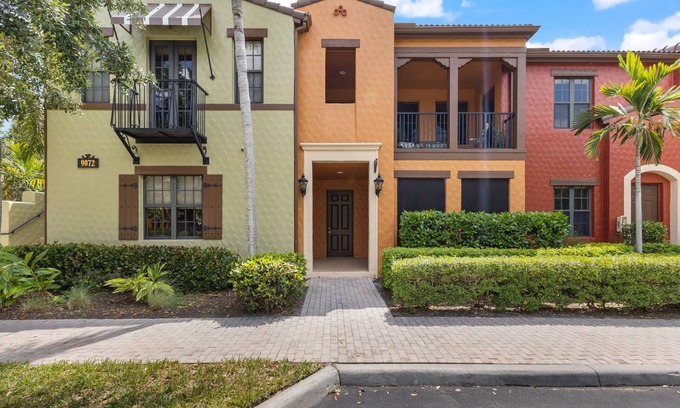 Ole Condo | Immaculate Lely Condo | 3 Bed + 2 Bath