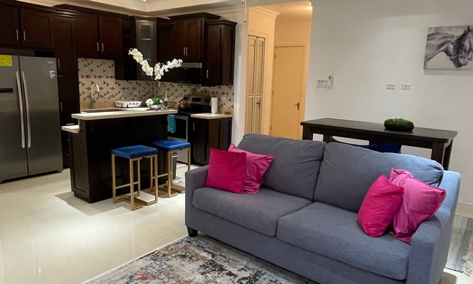 Barbican Apartment | Immaculate- Liguanea 1br
