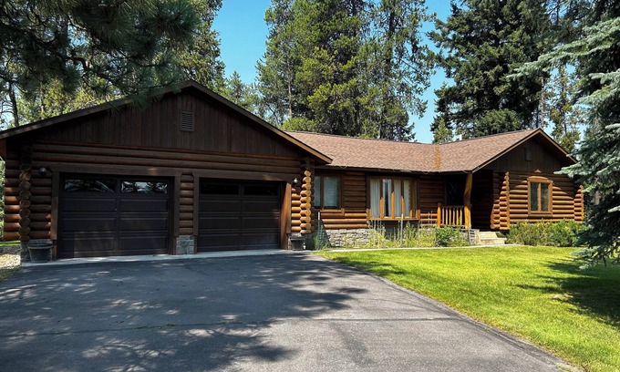 Seeley Lake Cabin | Immaculate log house with backyard view of pond, in Seeley!