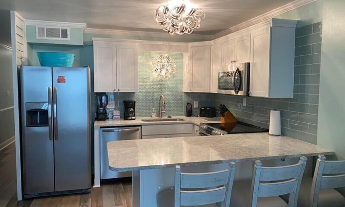 Garden City Condo | Immaculate Remodeled 2 Bedroom Ocean Front Condo