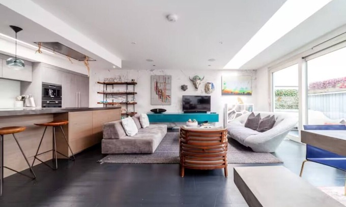 Shoreditch Apartment | Immense 3BR Shoreditch Duplex Loft w/Balconies