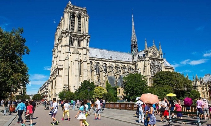 Strasbourg -Saint-Denis Apartment | IMMERSE YOURSELF IN PARISIAN CULTURE IN THE BUSTLING LE MARAIS-RUE SAINT-MARTIN