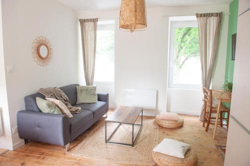Rive Droite Apartment | Immeuble de 3 appartements avec cour intérieure